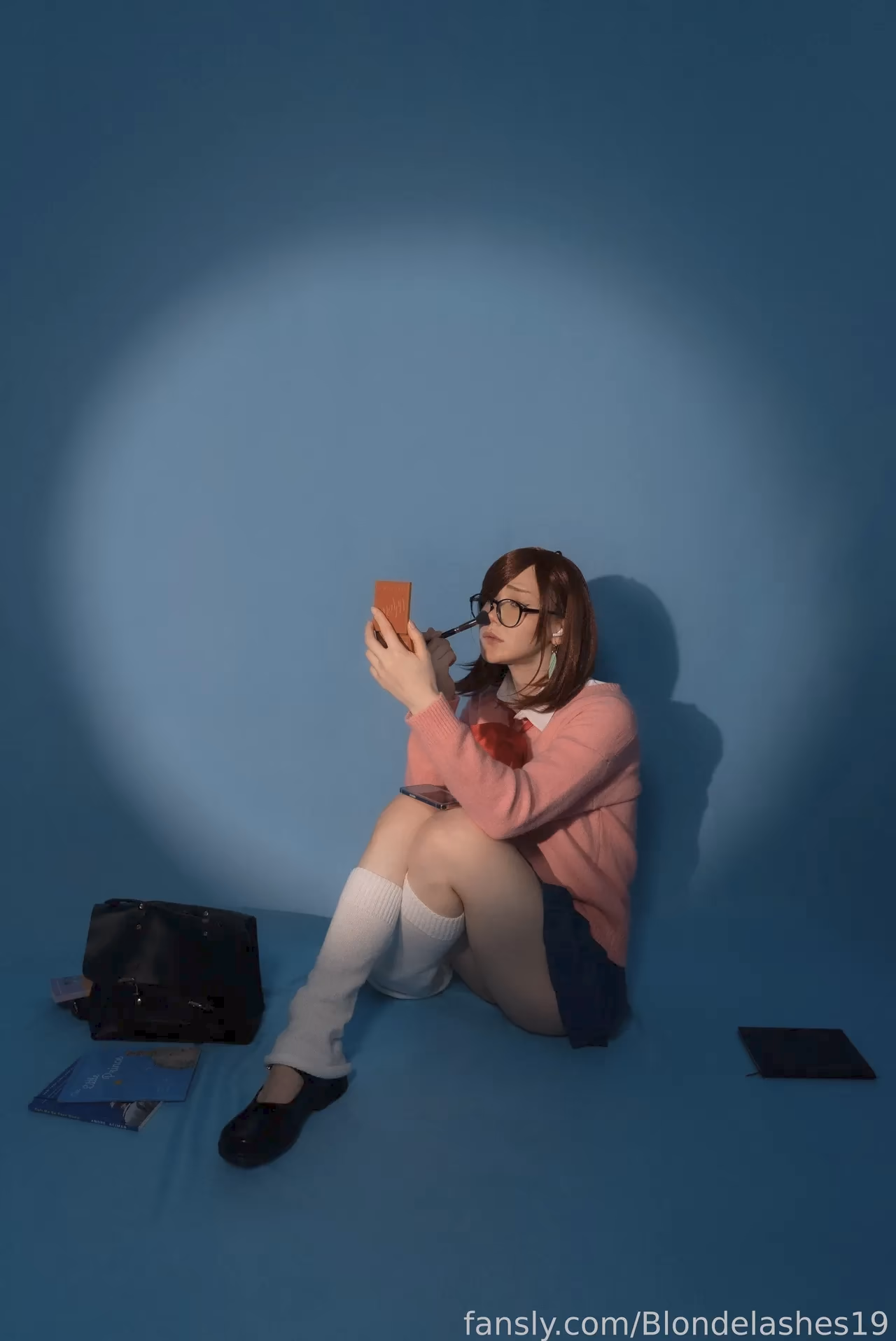 Blondelashes19 as Momo Ayase — cosplay photo 4 of 27