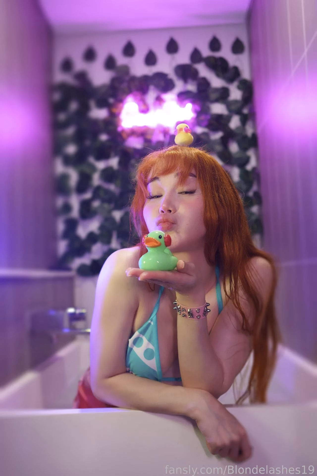 Blondelashes19 as Nami — cosplay photo 17 of 26