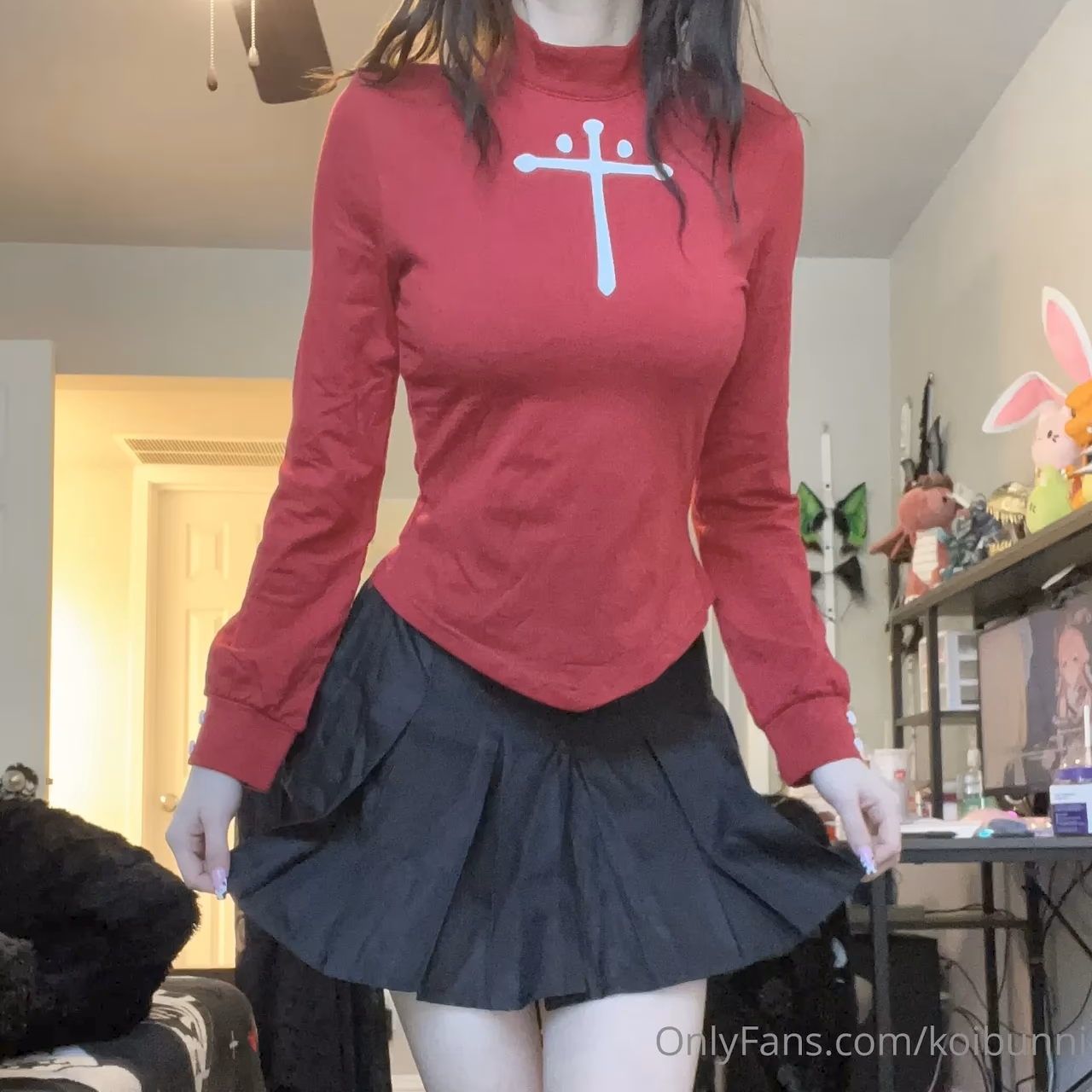 Bunni Lynn as Rin Tohsaka — cosplay photo 1 of 84