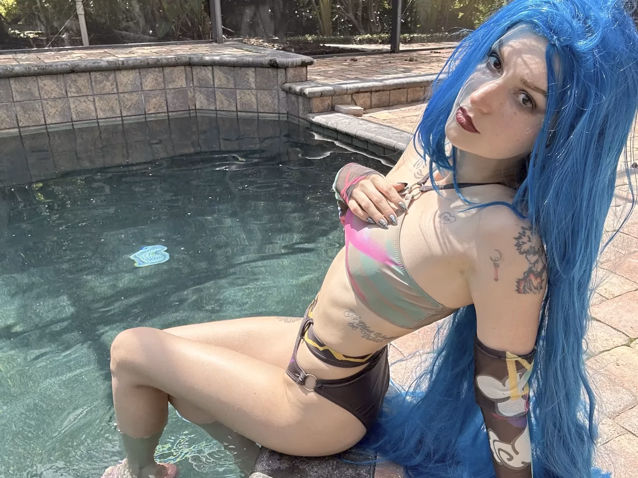 Busy B ASMR as Jinx — cosplay photo 7 of 99