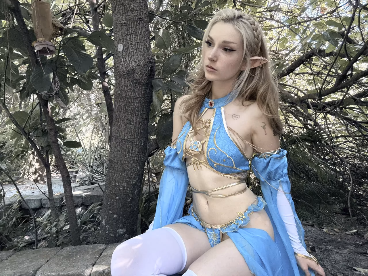 Busy B ASMR as Princess Zelda — cosplay photo 1 of 61