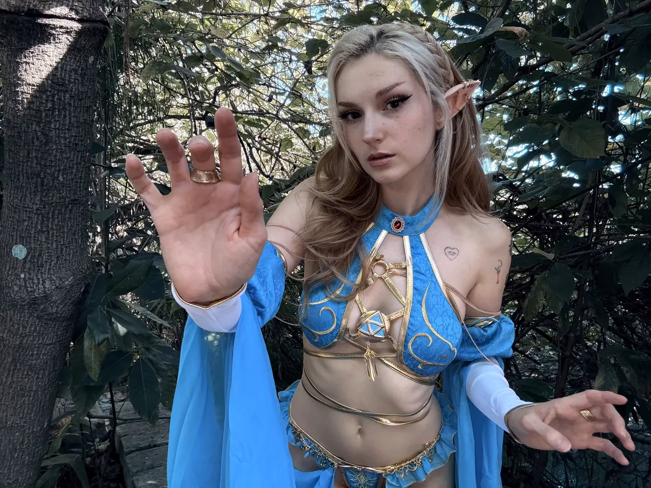 Busy B ASMR as Princess Zelda — cosplay photo 3 of 61
