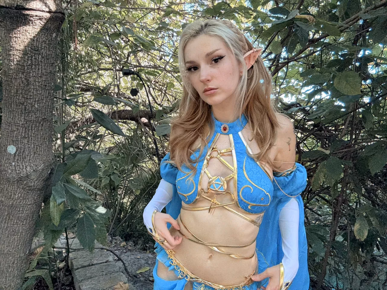 Busy B ASMR as Princess Zelda — cosplay photo 5 of 61