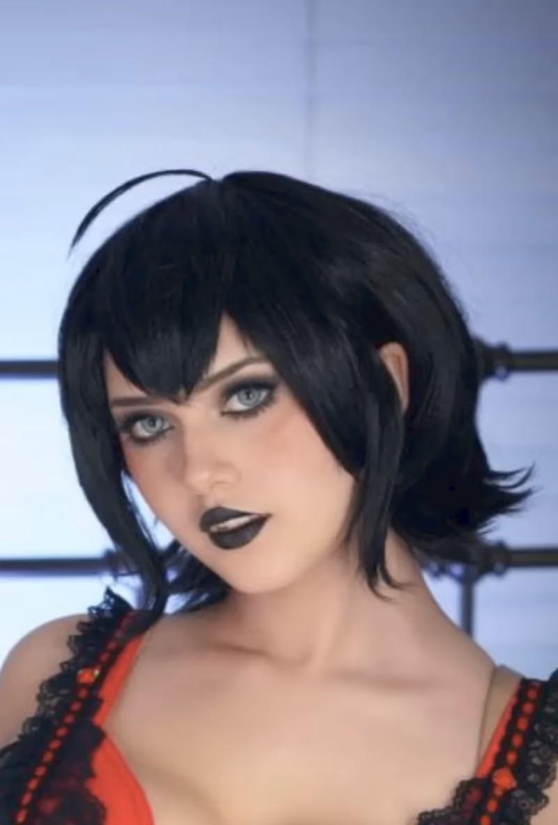 Candylion as Mavis Dracula — cosplay photo 8 of 19