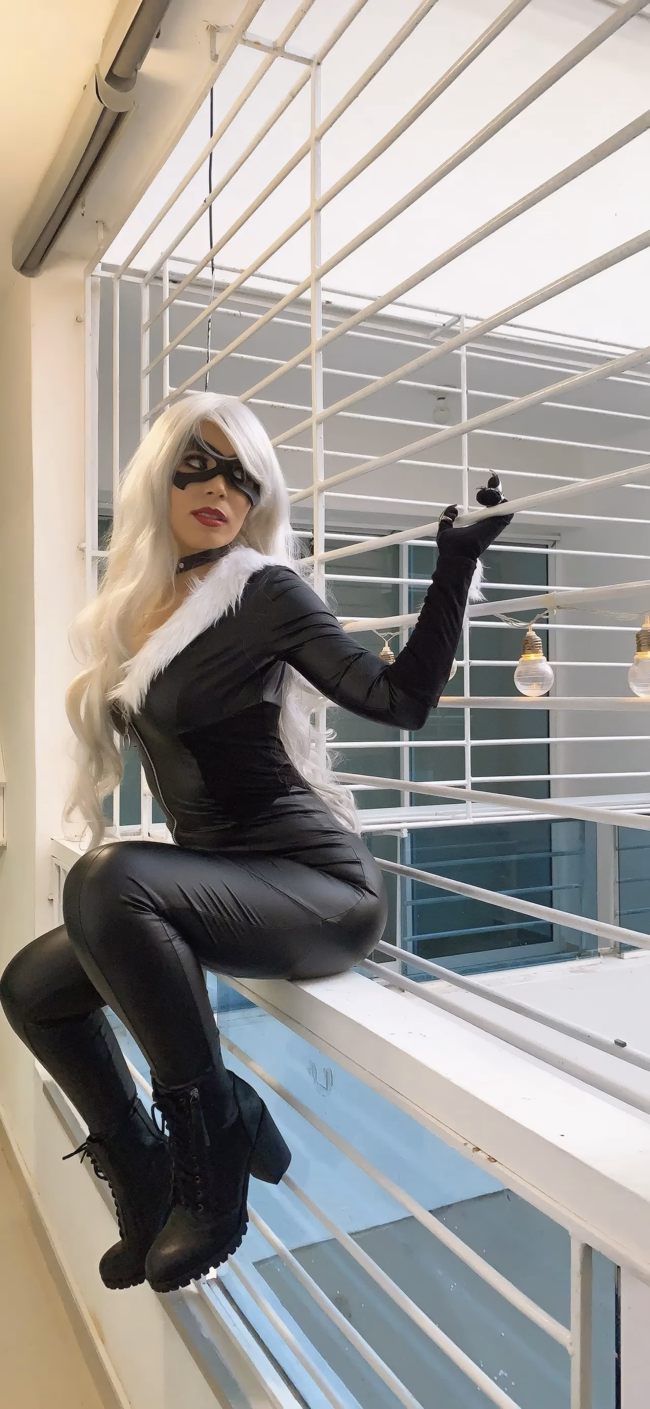 Caroangulito as Black Cat — cosplay photo 34 of 47