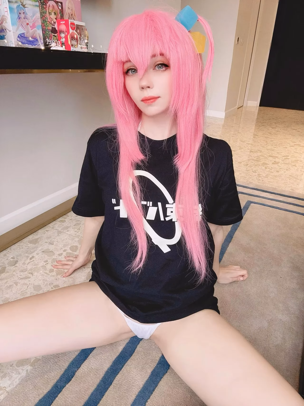 Caticornplay as Hitori Gotoh — cosplay photo 7 of 29