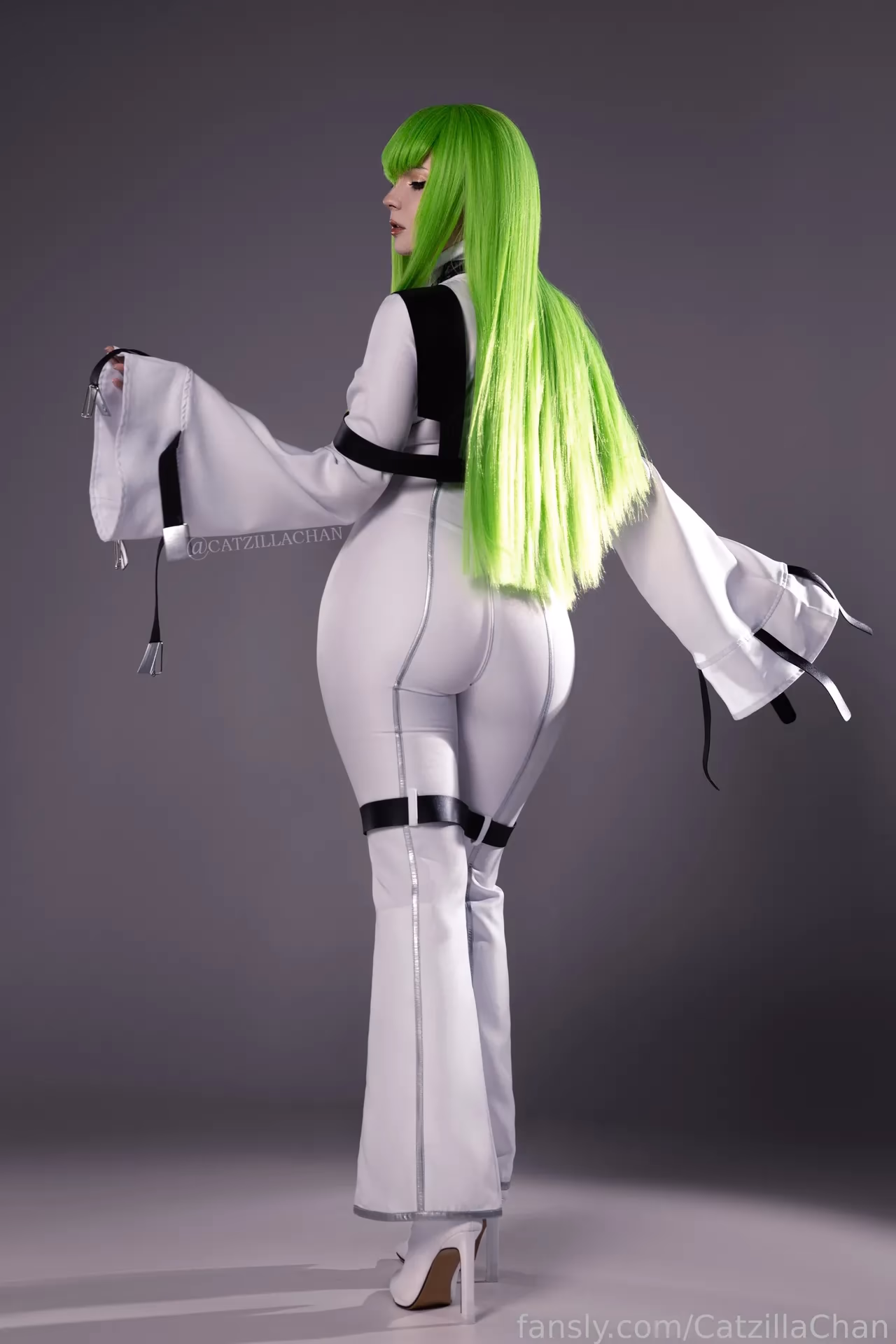 CatzillaChan as C.C. — cosplay photo 9 of 18