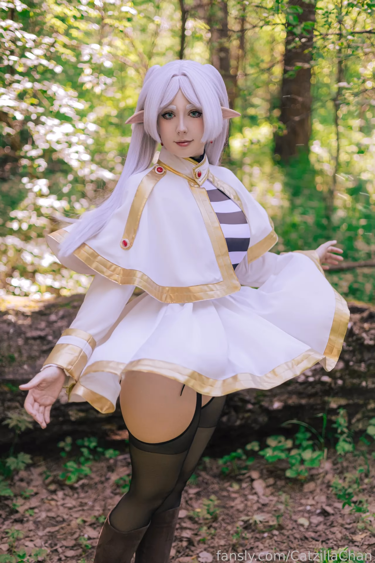 CatzillaChan as Frieren — cosplay photo 16 of 24