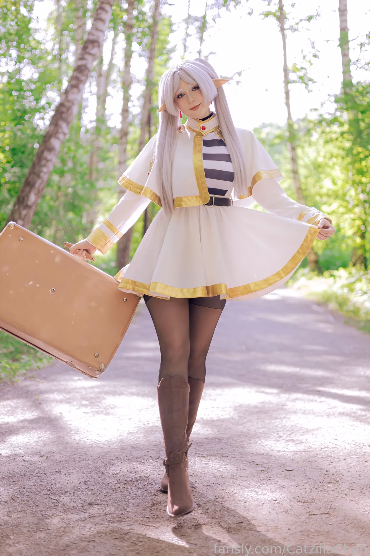 CatzillaChan as Frieren — cosplay photo 17 of 24