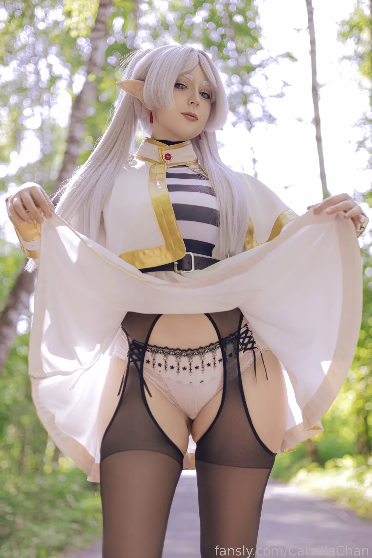 CatzillaChan as Frieren — cosplay photo 18 of 24