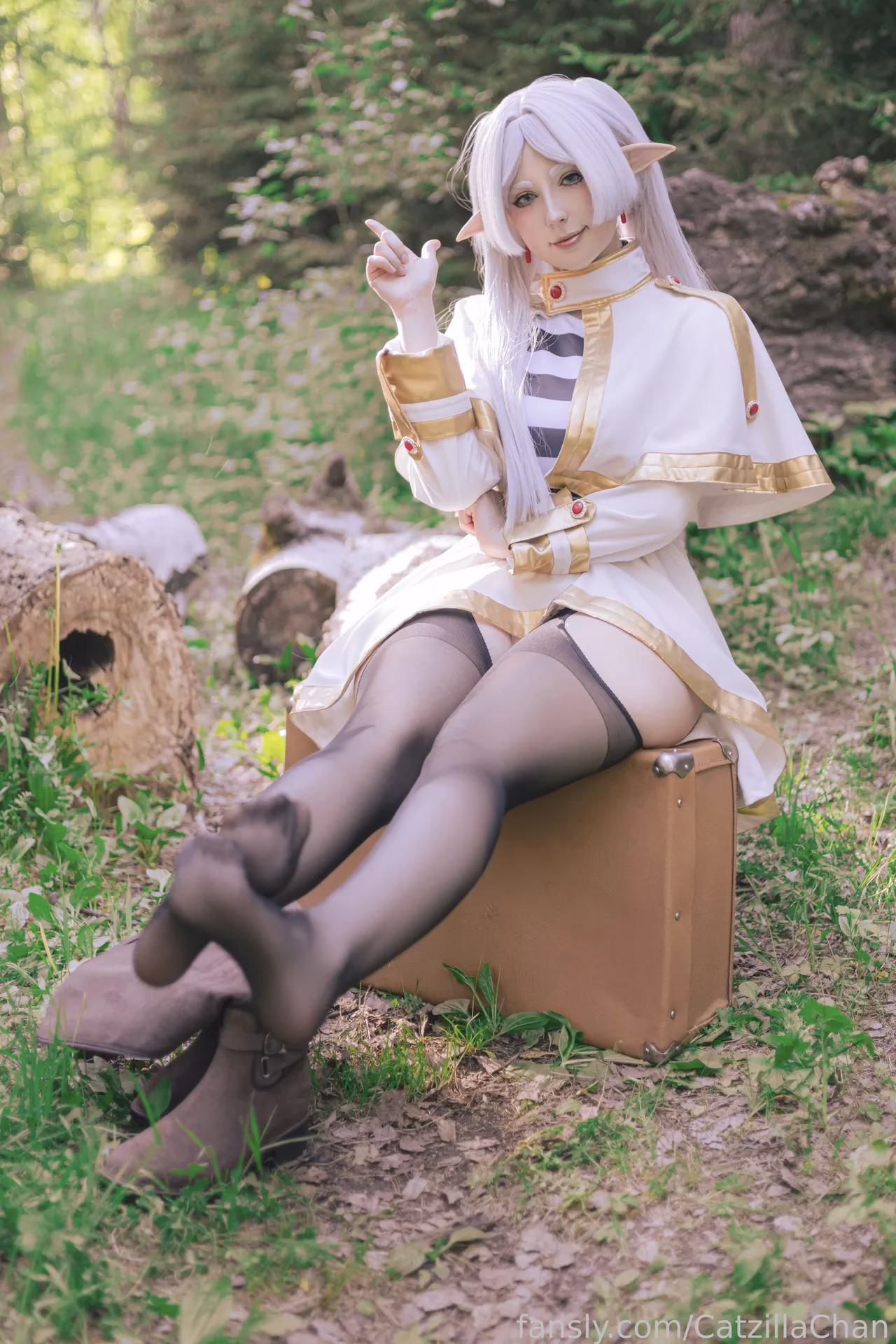 CatzillaChan as Frieren — cosplay photo 19 of 24