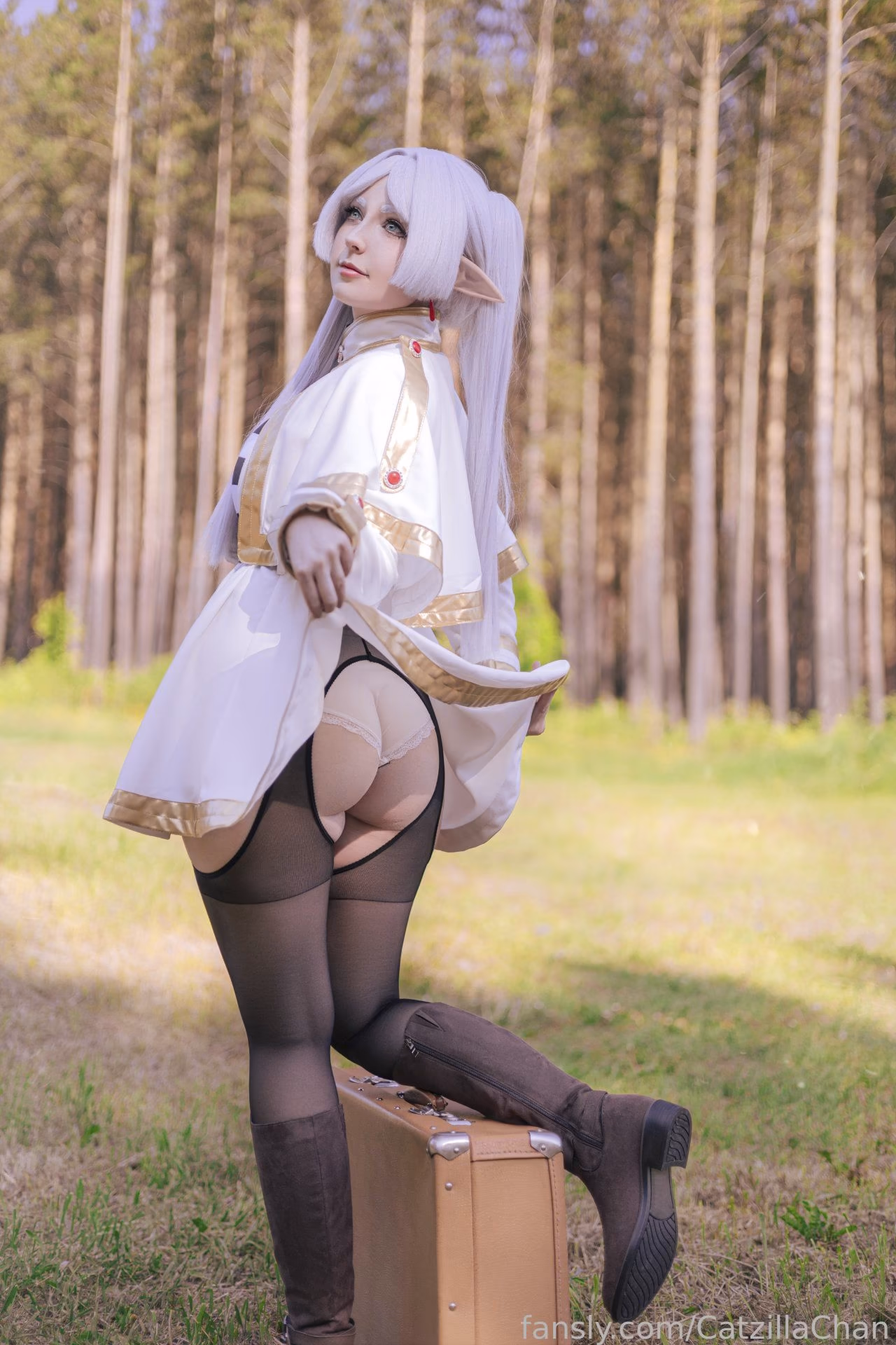 CatzillaChan as Frieren — cosplay photo 22 of 24