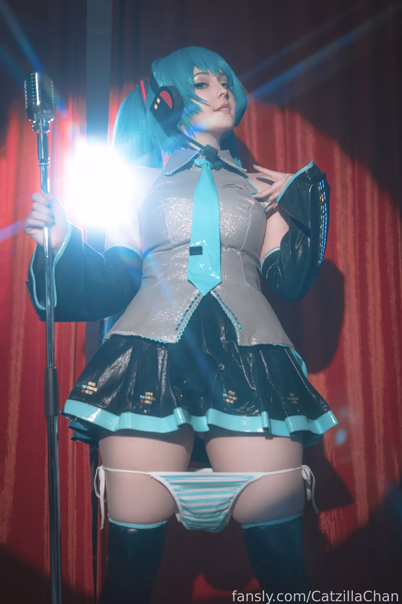 CatzillaChan as Hatsune Miku — cosplay photo 12 of 21