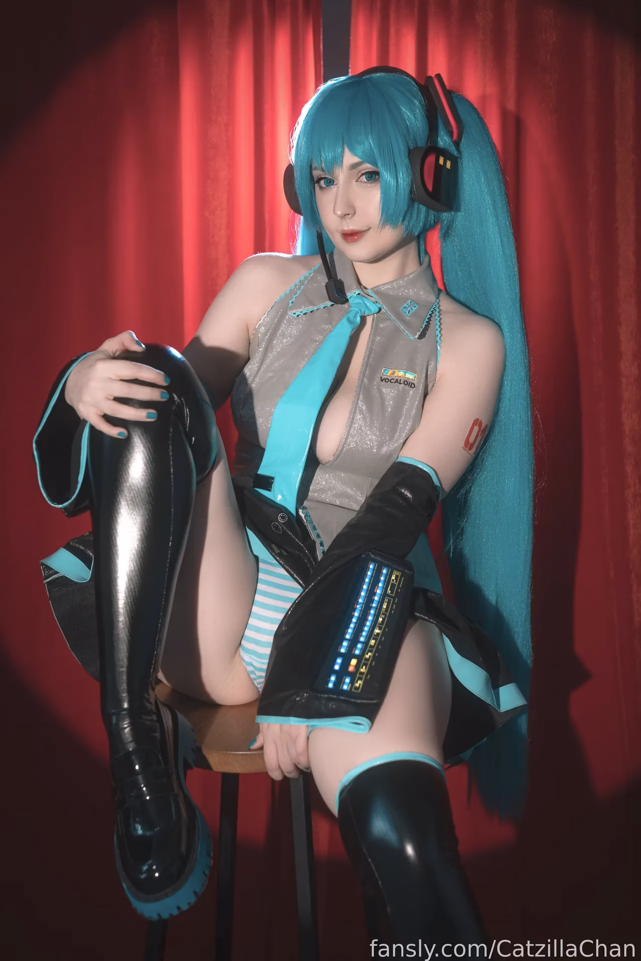 CatzillaChan as Hatsune Miku — cosplay photo 17 of 21