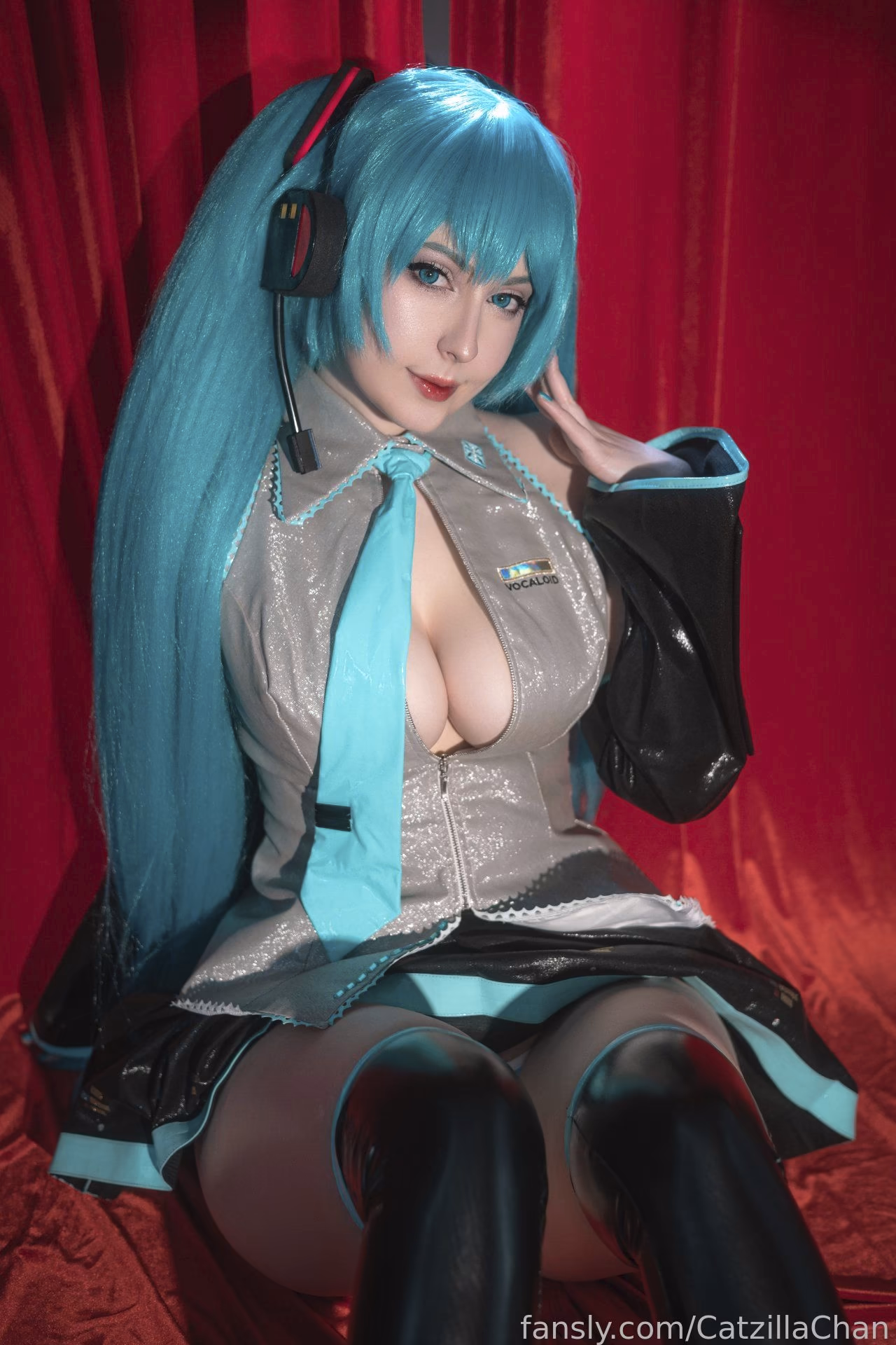 CatzillaChan as Hatsune Miku — cosplay photo 9 of 21