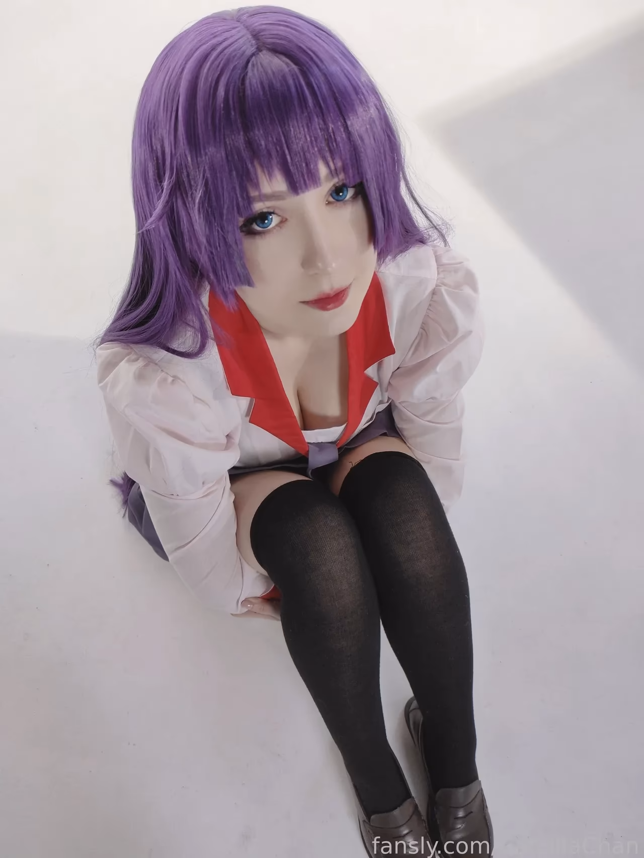 CatzillaChan as Hitagi Senjougahara — cosplay photo 11 of 37