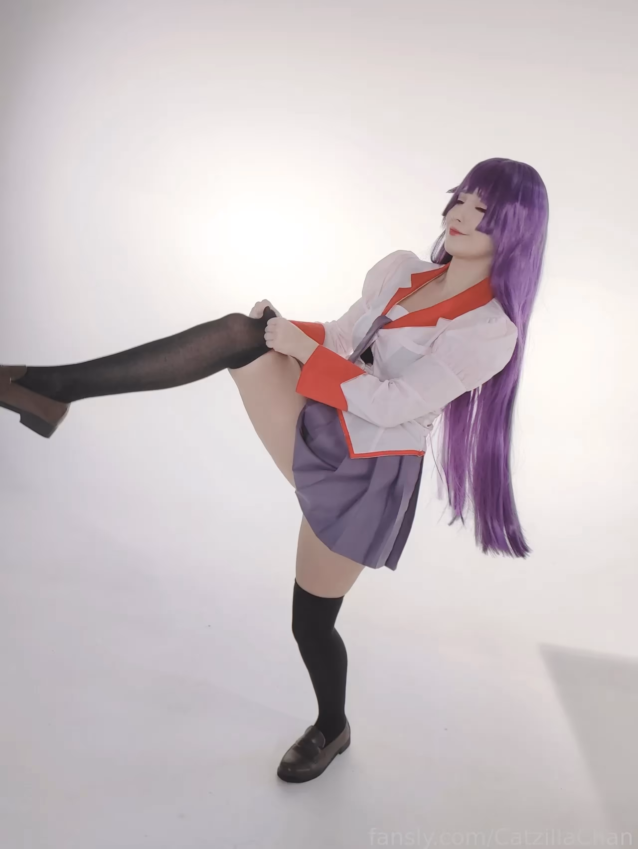 CatzillaChan as Hitagi Senjougahara — cosplay photo 9 of 37
