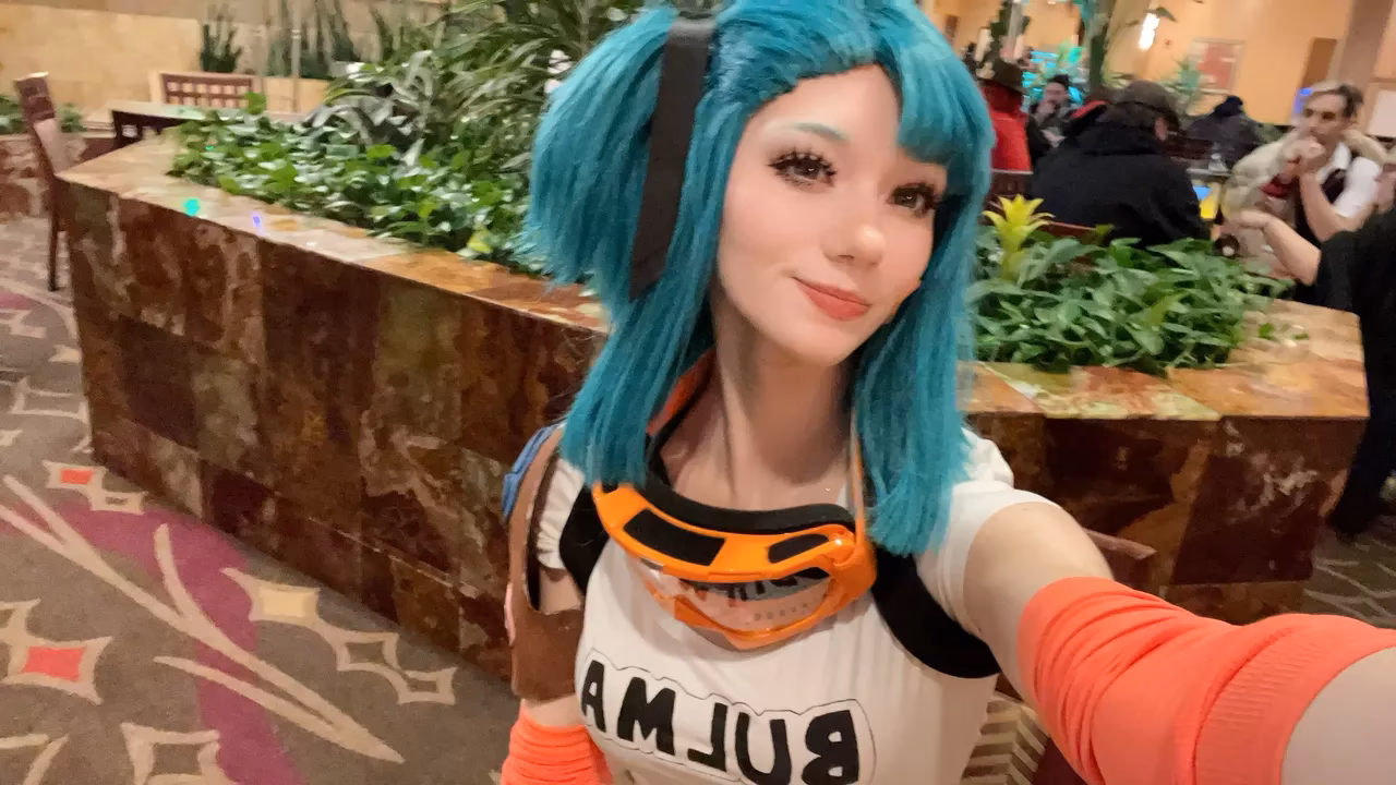 Celebi Cosplays as Bulma — cosplay photo 16 of 26