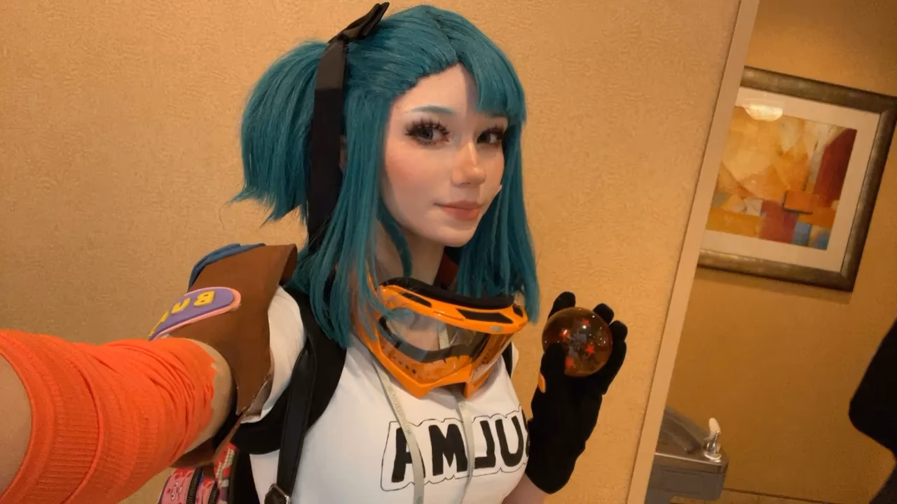 Celebi Cosplays as Bulma — cosplay photo 20 of 26