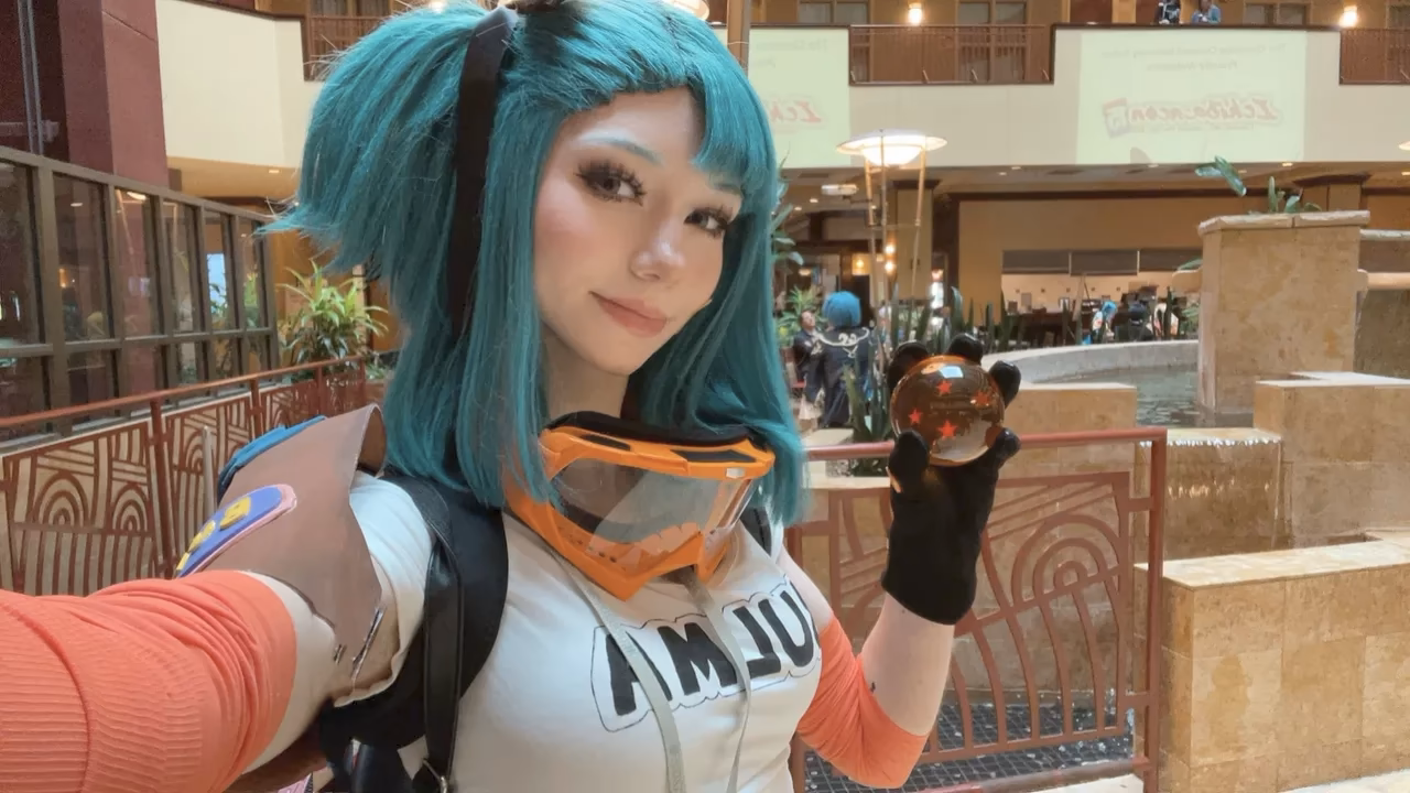 Celebi Cosplays as Bulma — cosplay photo 22 of 26