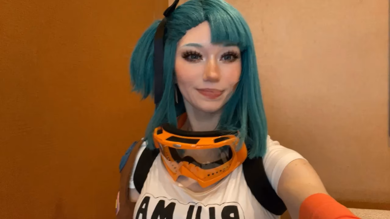 Celebi Cosplays as Bulma — cosplay photo 24 of 26