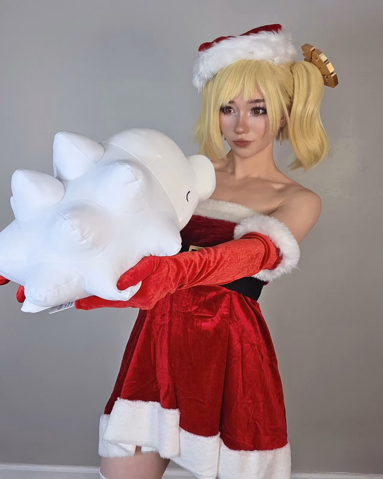 Celebi Cosplays as Burnice White — cosplay photo 10 of 22