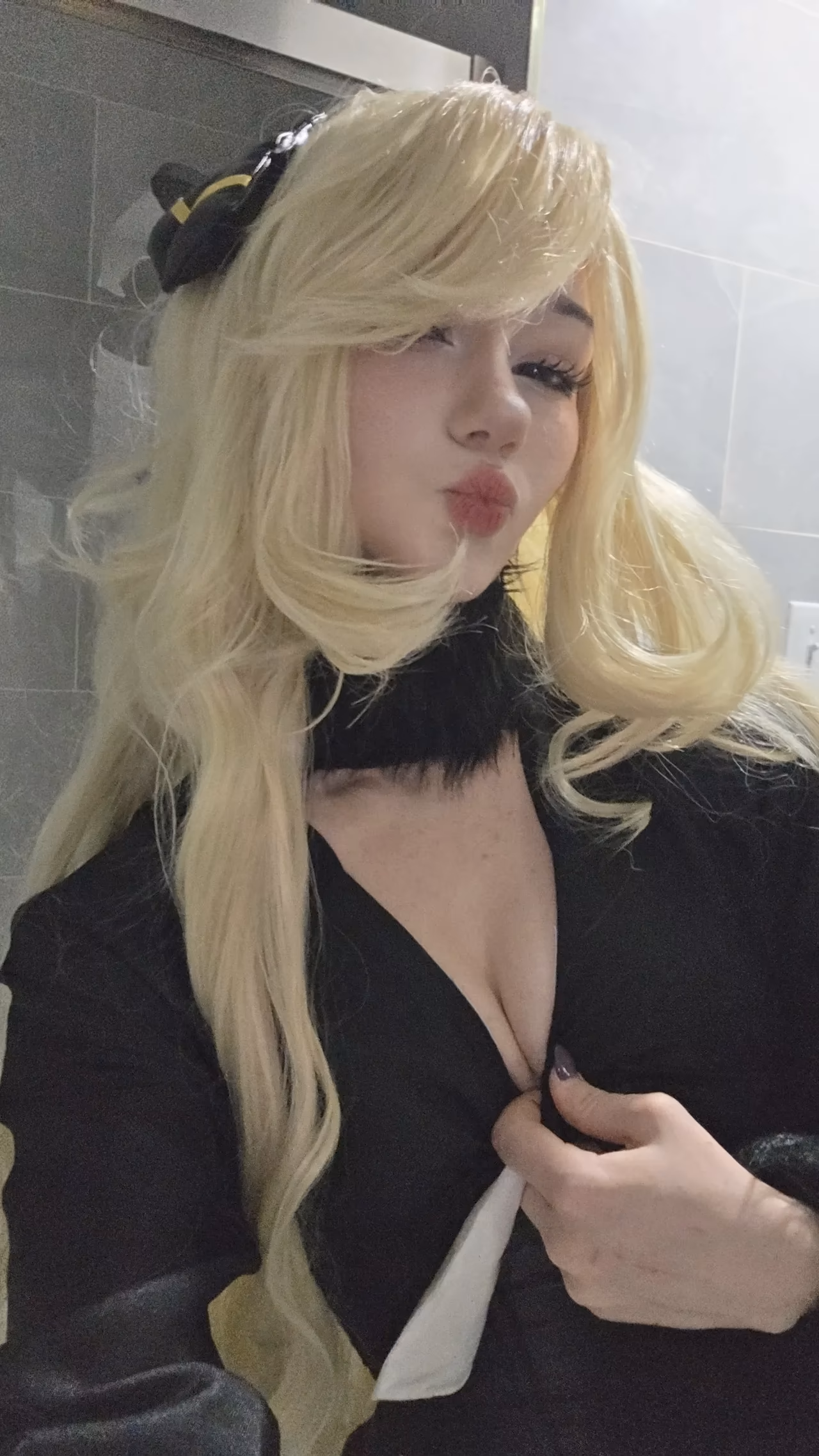 Celebi Cosplays as Cynthia — cosplay photo 15 of 17