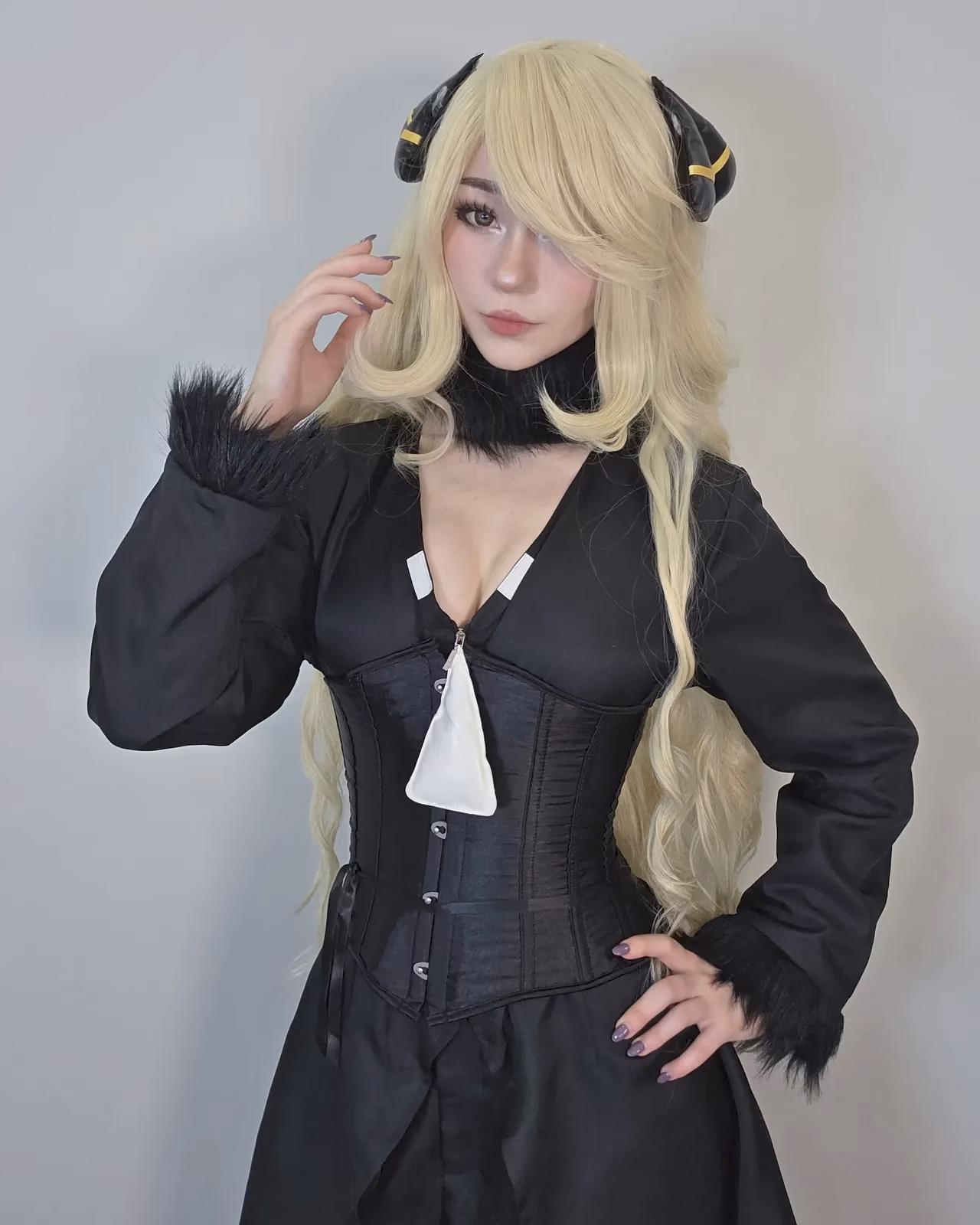 Celebi Cosplays as Cynthia — cosplay photo 2 of 17
