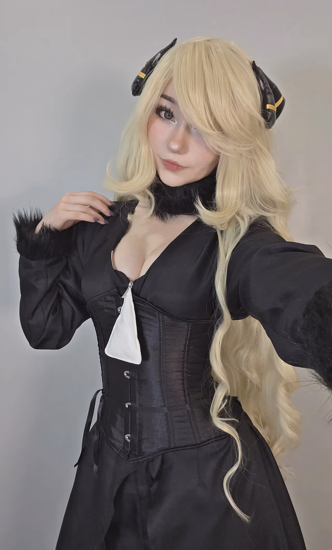 Celebi Cosplays as Cynthia — cosplay photo 4 of 17