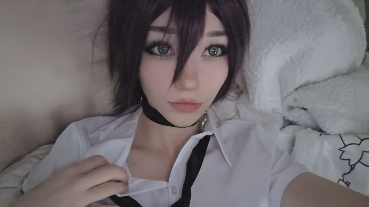 Celebi Cosplays as Reze — cosplay photo 15 of 19
