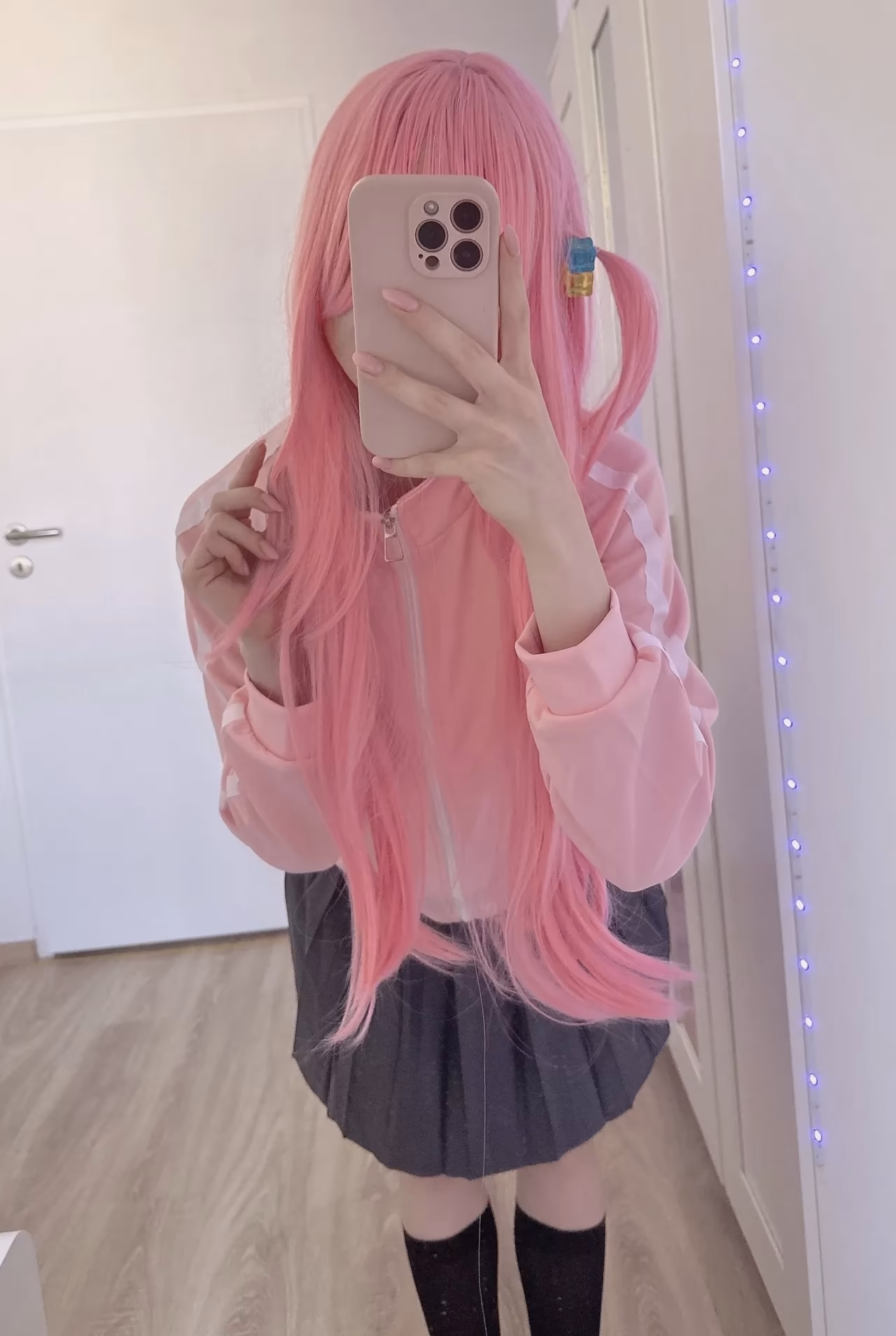 Chaisia as Hitori Gotoh — cosplay photo 2 of 13