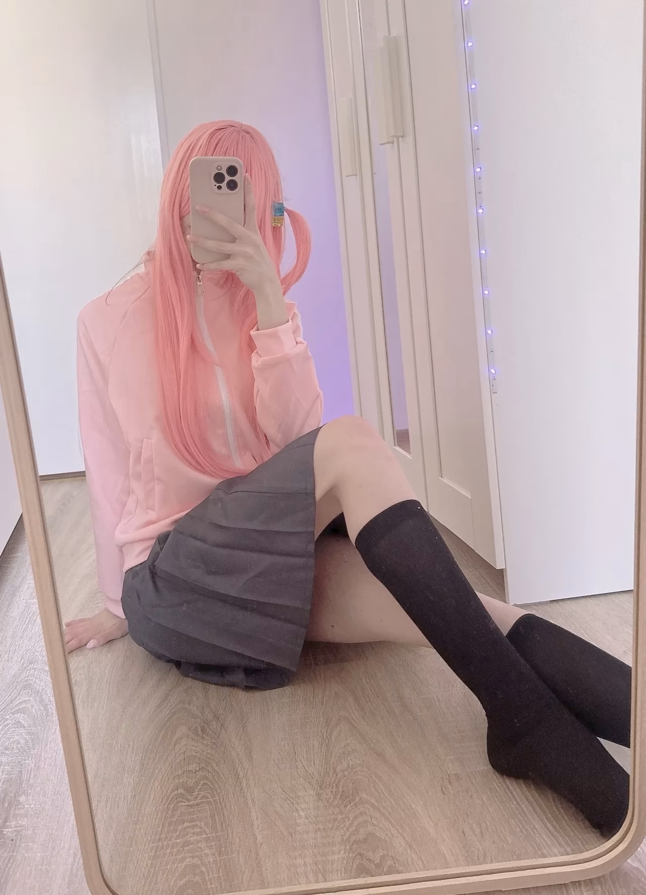 Chaisia as Hitori Gotoh — cosplay photo 3 of 13