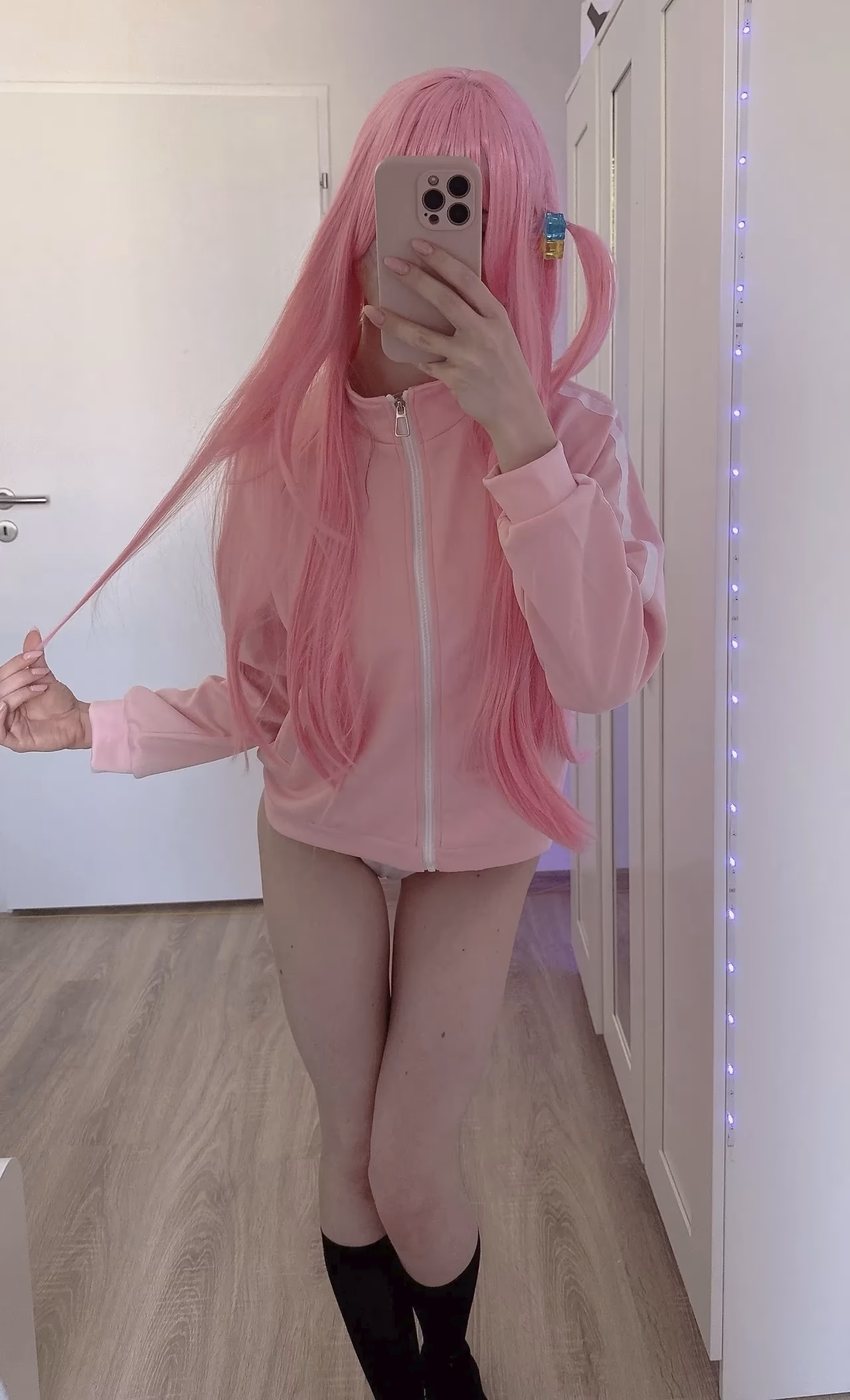 Chaisia as Hitori Gotoh — cosplay photo 6 of 13