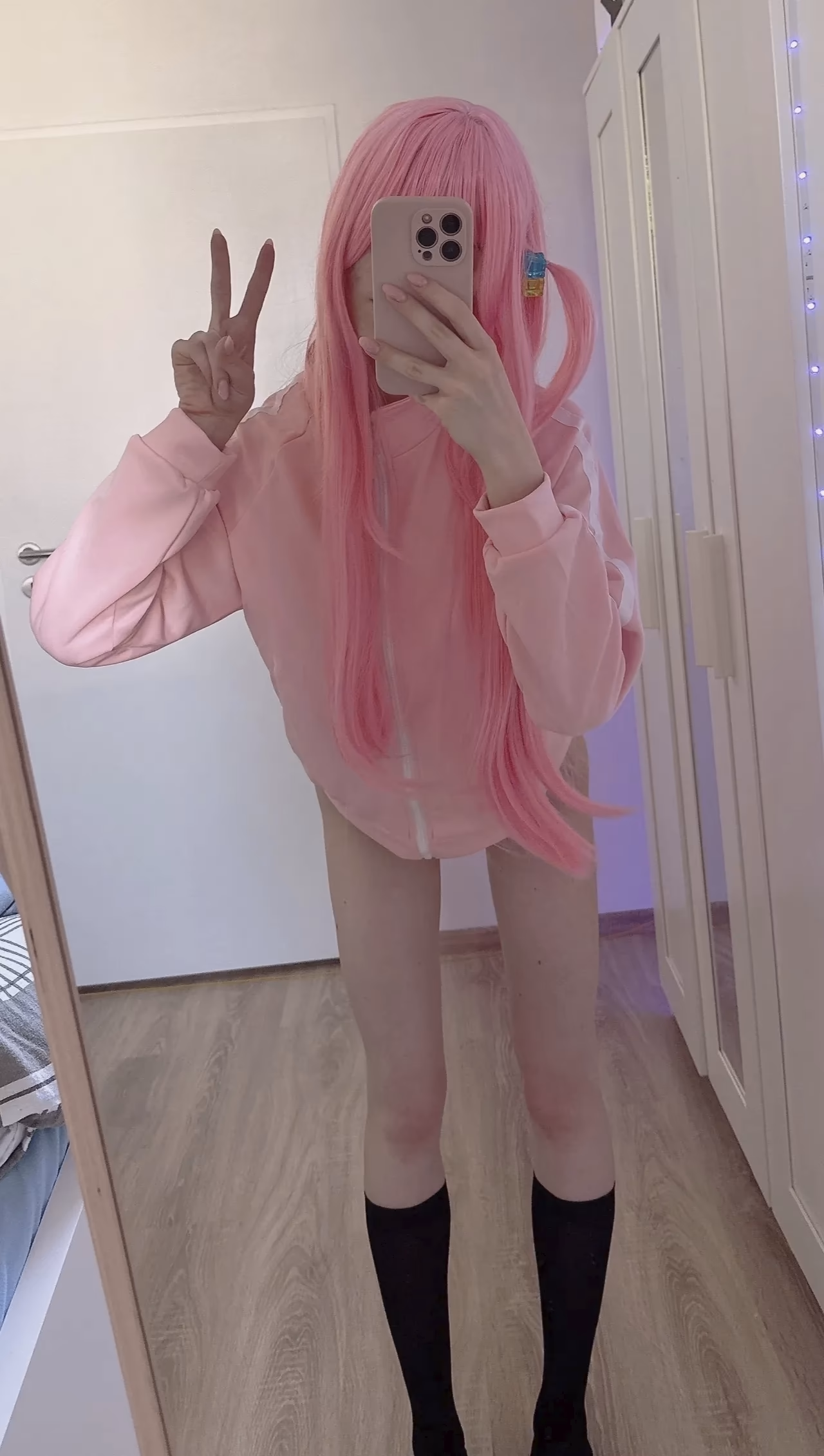 Chaisia as Hitori Gotoh — cosplay photo 7 of 13