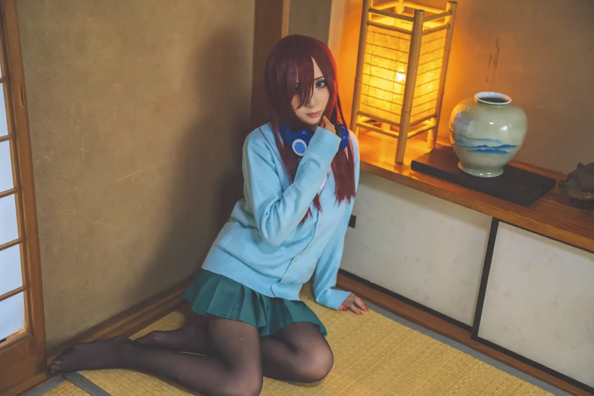 Chamomile as Ichika Nakano, Itsuki Nakano, Miku Nakano, Nino Nakano, and Yotsuba Nakano — cosplay photo 13 of 18