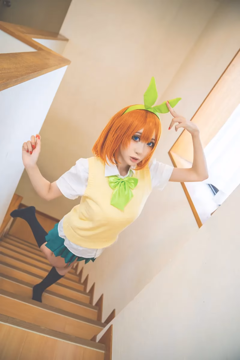 Chamomile as Ichika Nakano, Itsuki Nakano, Miku Nakano, Nino Nakano, and Yotsuba Nakano — cosplay photo 15 of 18