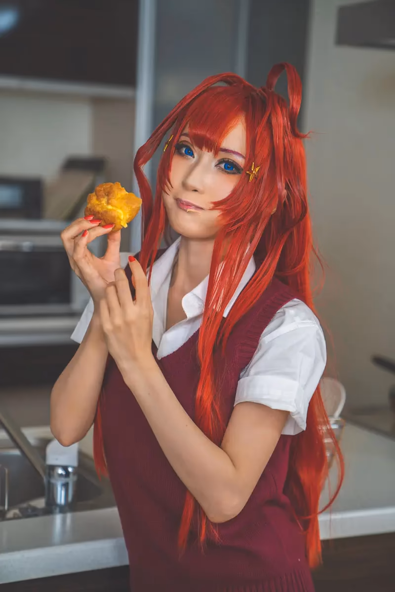 Chamomile as Ichika Nakano, Itsuki Nakano, Miku Nakano, Nino Nakano, and Yotsuba Nakano — cosplay photo 17 of 18