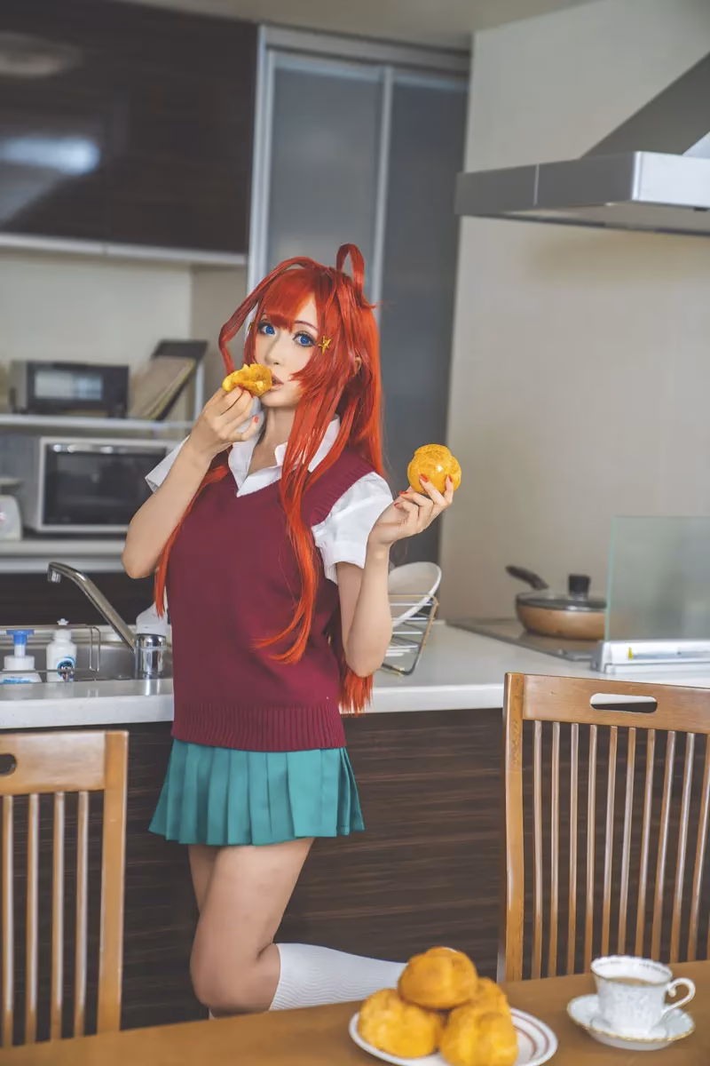 Chamomile as Ichika Nakano, Itsuki Nakano, Miku Nakano, Nino Nakano, and Yotsuba Nakano — cosplay photo 18 of 18