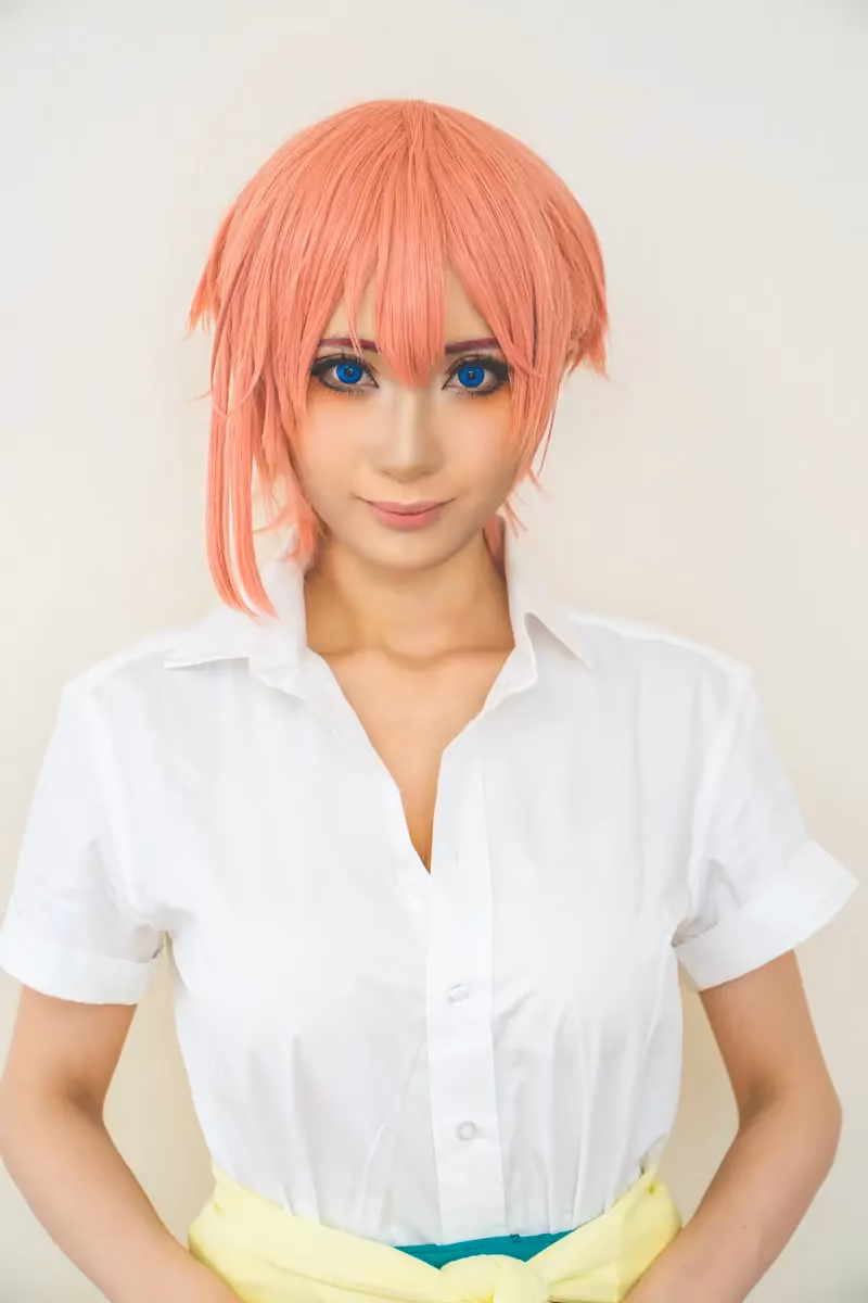 Chamomile as Ichika Nakano, Itsuki Nakano, Miku Nakano, Nino Nakano, and Yotsuba Nakano — cosplay photo 2 of 18