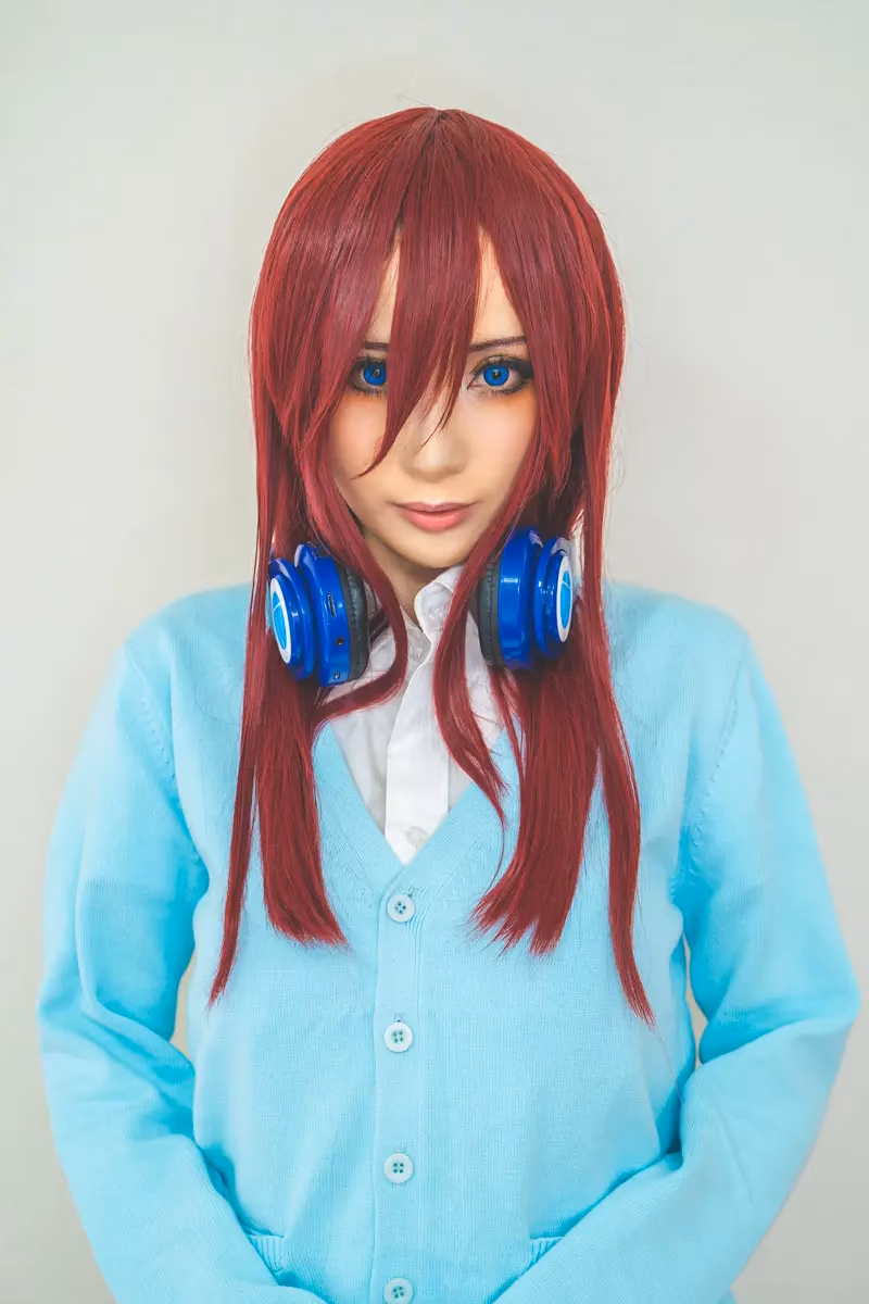 Chamomile as Ichika Nakano, Itsuki Nakano, Miku Nakano, Nino Nakano, and Yotsuba Nakano — cosplay photo 4 of 18