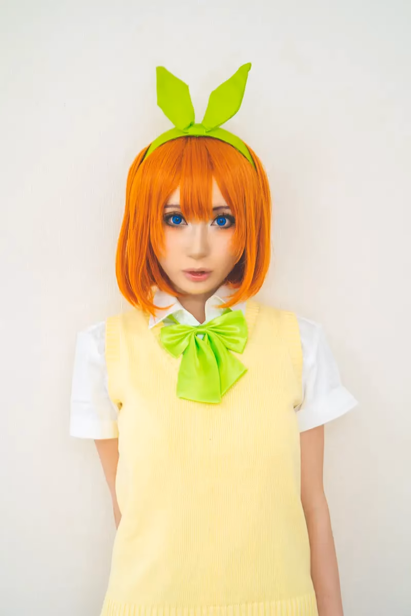 Chamomile as Ichika Nakano, Itsuki Nakano, Miku Nakano, Nino Nakano, and Yotsuba Nakano — cosplay photo 5 of 18