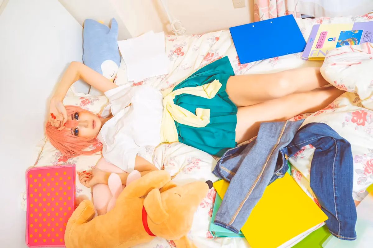 Chamomile as Ichika Nakano, Itsuki Nakano, Miku Nakano, Nino Nakano, and Yotsuba Nakano — cosplay photo 7 of 18