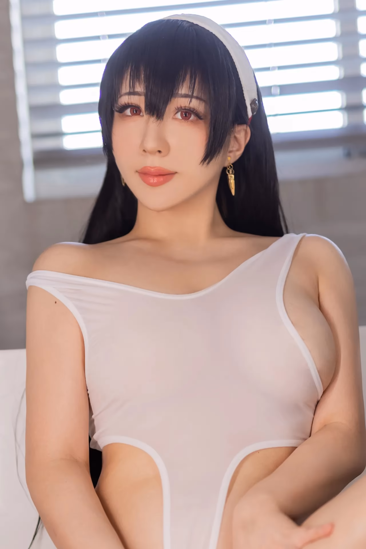 Chihiro Chang as Yor Forger — cosplay photo 16 of 17