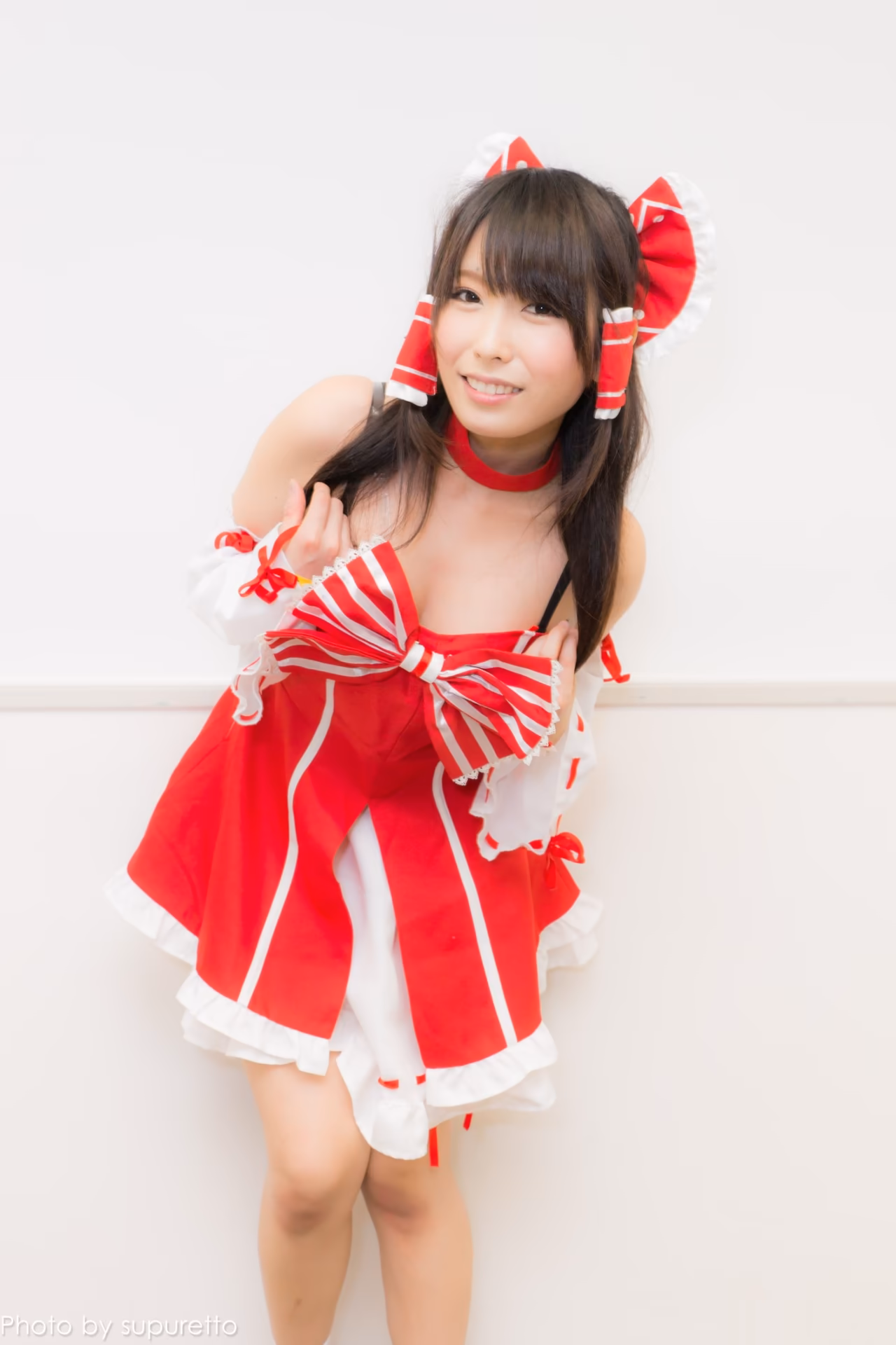 Chika Arimura as Reimu Hakurei — cosplay photo 15 of 52