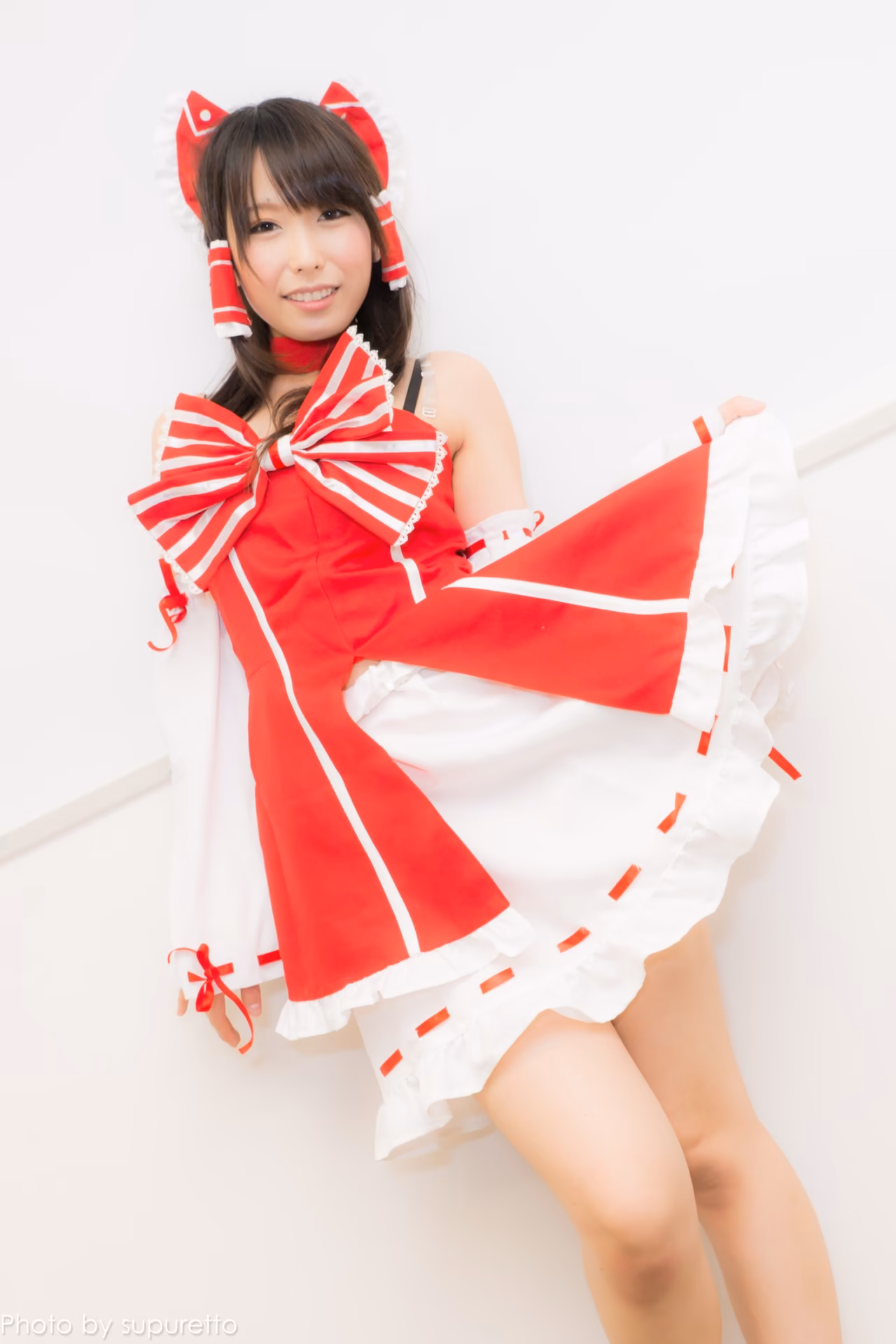 Chika Arimura as Reimu Hakurei — cosplay photo 20 of 52