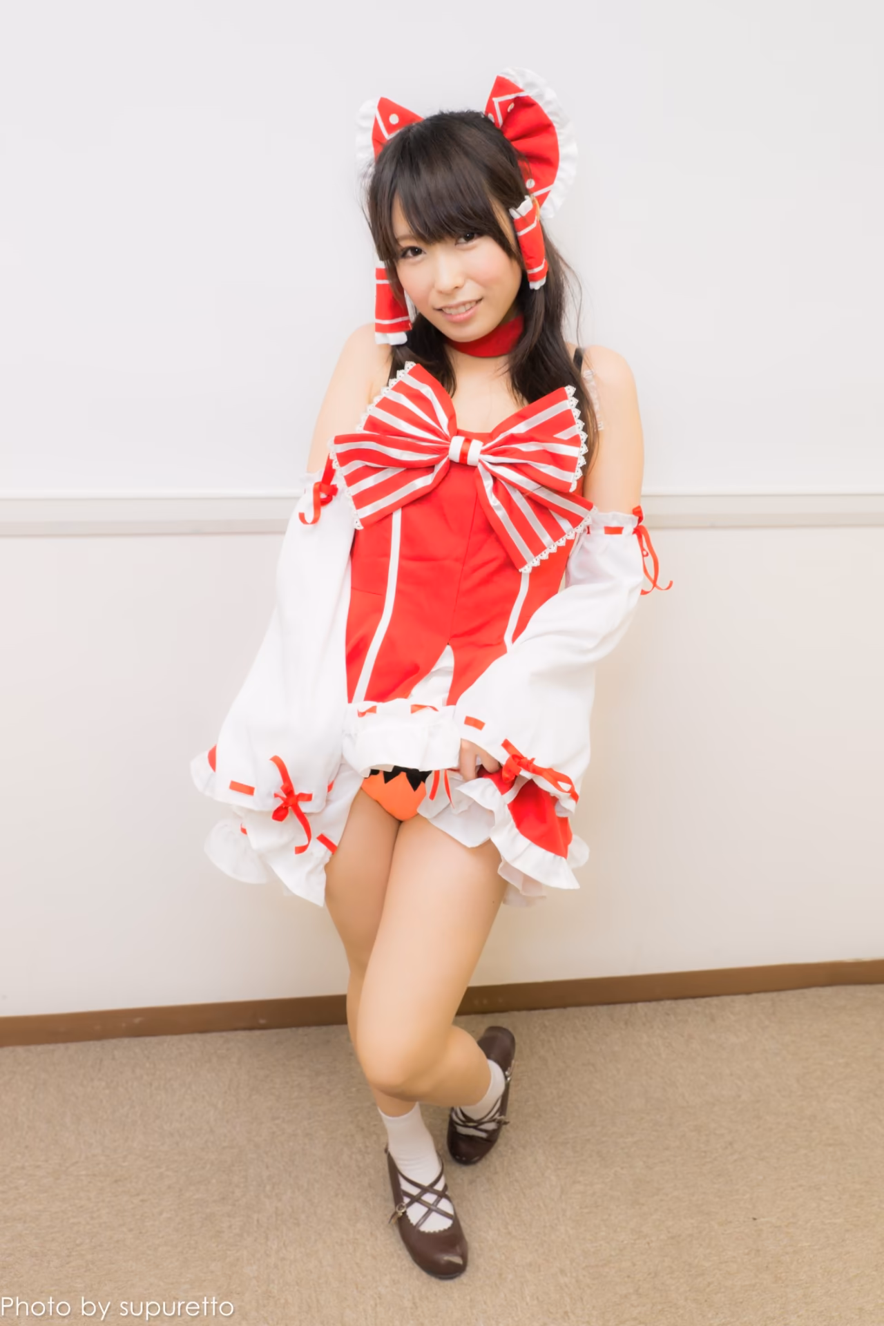 Chika Arimura as Reimu Hakurei — cosplay photo 21 of 52