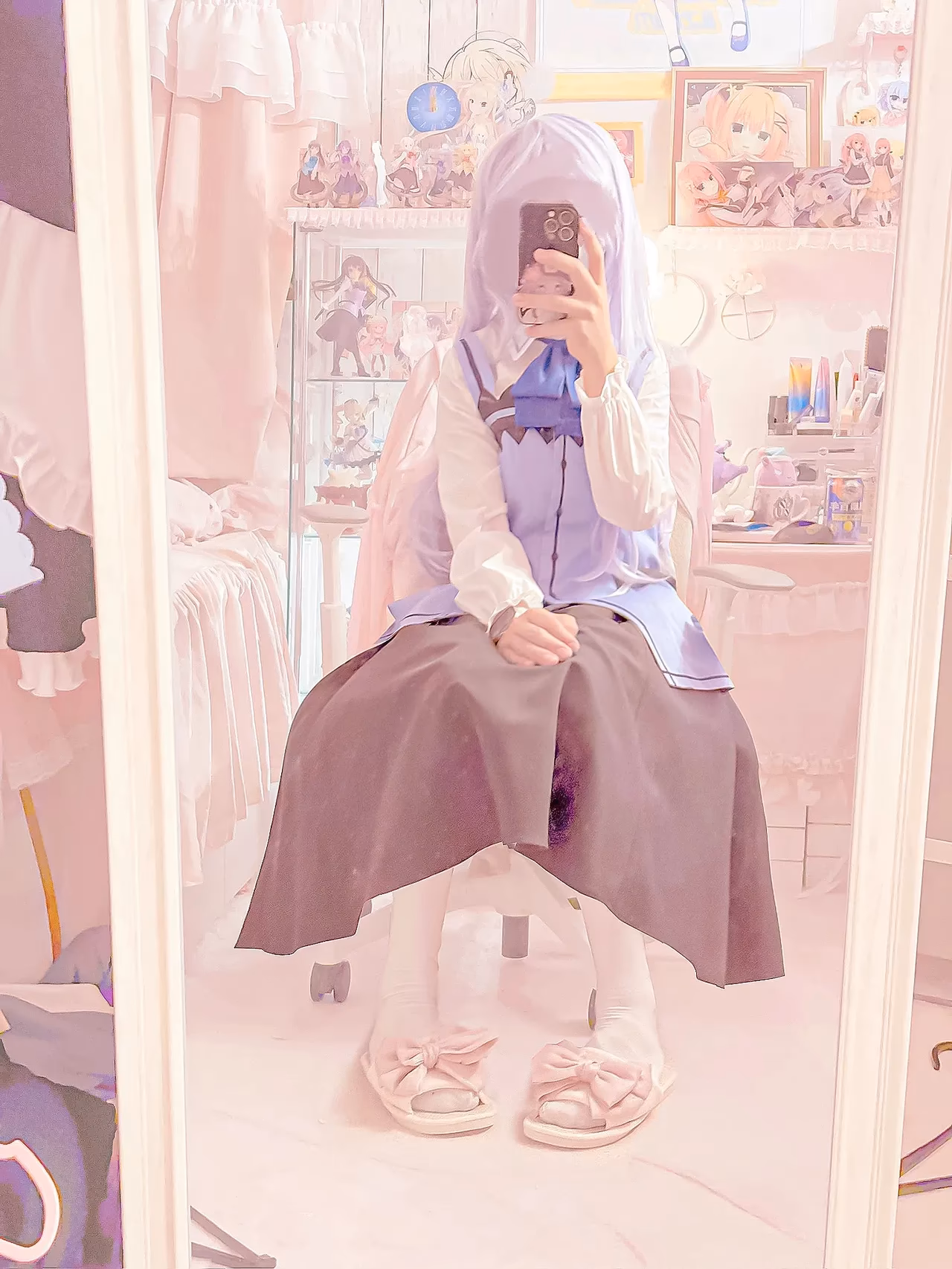 Chino Maron as Gawr Gura — cosplay photo 10 of 24