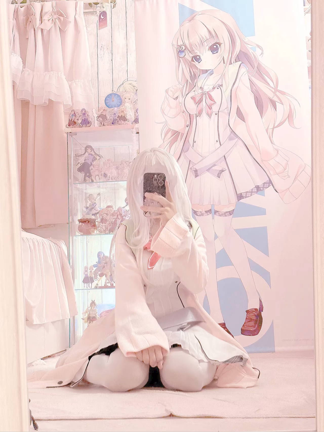 Chino Maron as Gawr Gura — cosplay photo 12 of 24