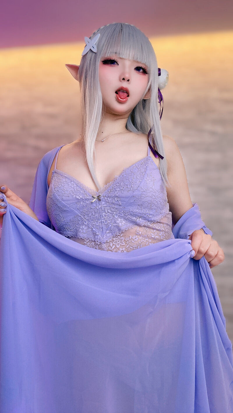 Chuchu Nagomitei as Emilia — cosplay photo 11 of 95
