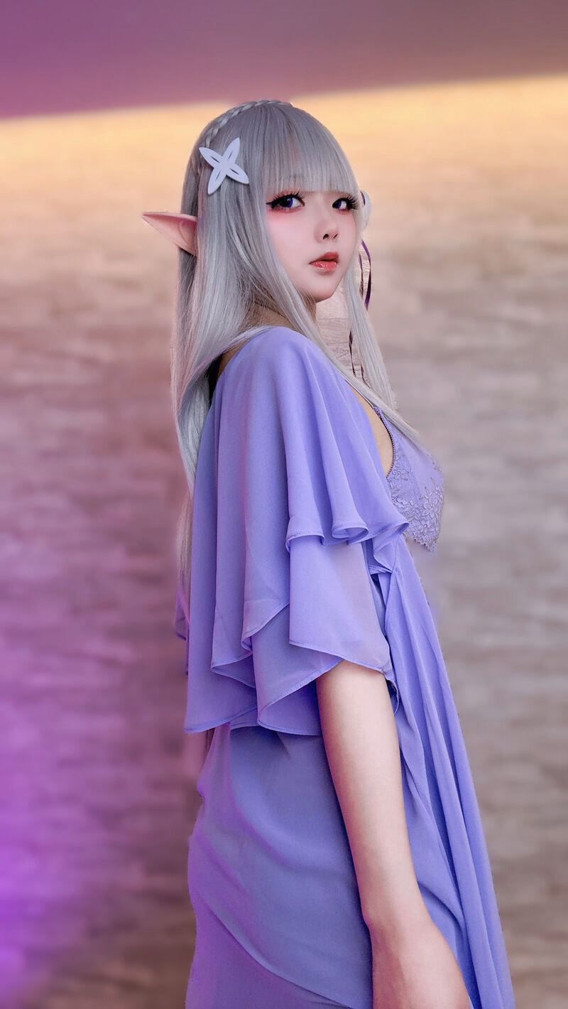 Chuchu Nagomitei as Emilia — cosplay photo 13 of 95